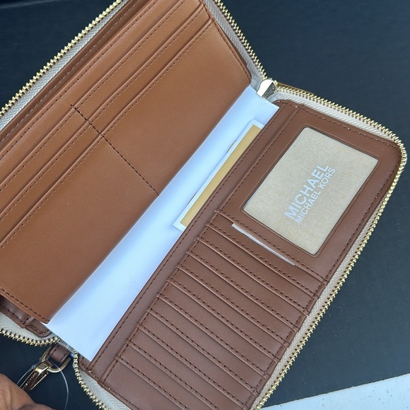 New MICHAEL KORS Bag and Wallet - Picture 9 of 13